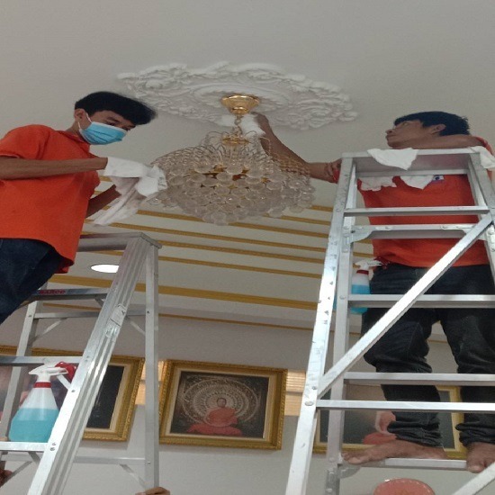 ทำความสะอาดโคมไฟระย้า โคราช